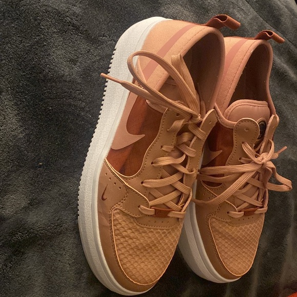 Size 10 Nike Shows. Rosey pink with a cute mesh side detail. Slight platform. - Picture 3 of 5